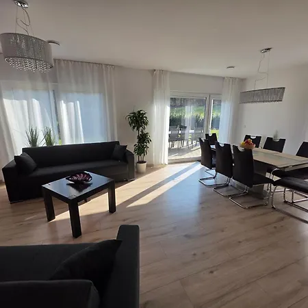 Sunshine Villa *